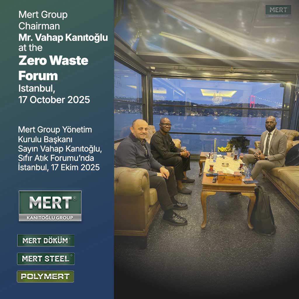 Başkan Vahap Kanıtoğlu forumda görüşme yaparken